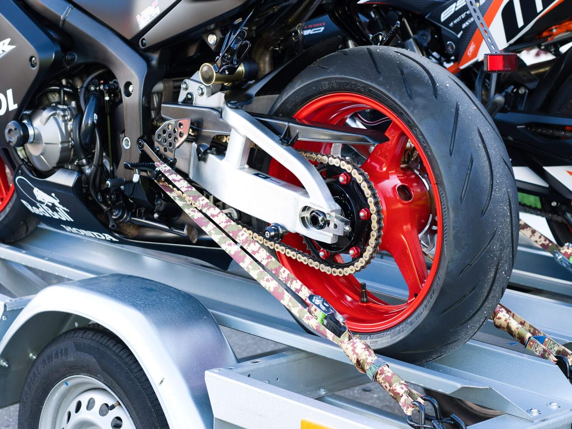 MotoTransport24 - Honda CBR600RR Abspannung hinten Anhänger
