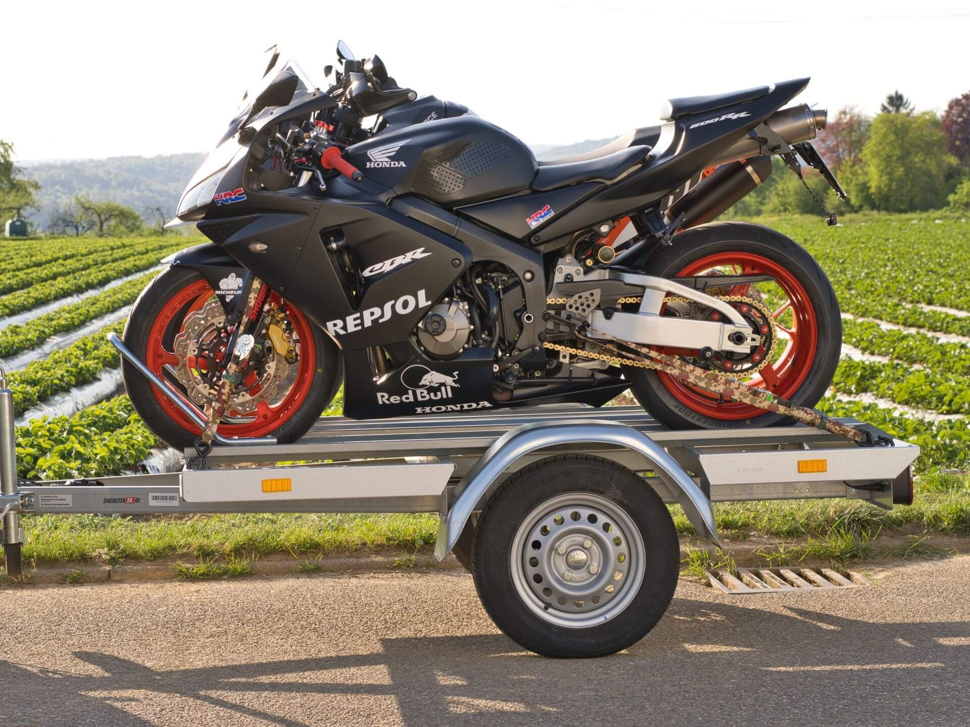 MotoTransport24 - Stema Anhänger Honda CBR 600 RR Seite
