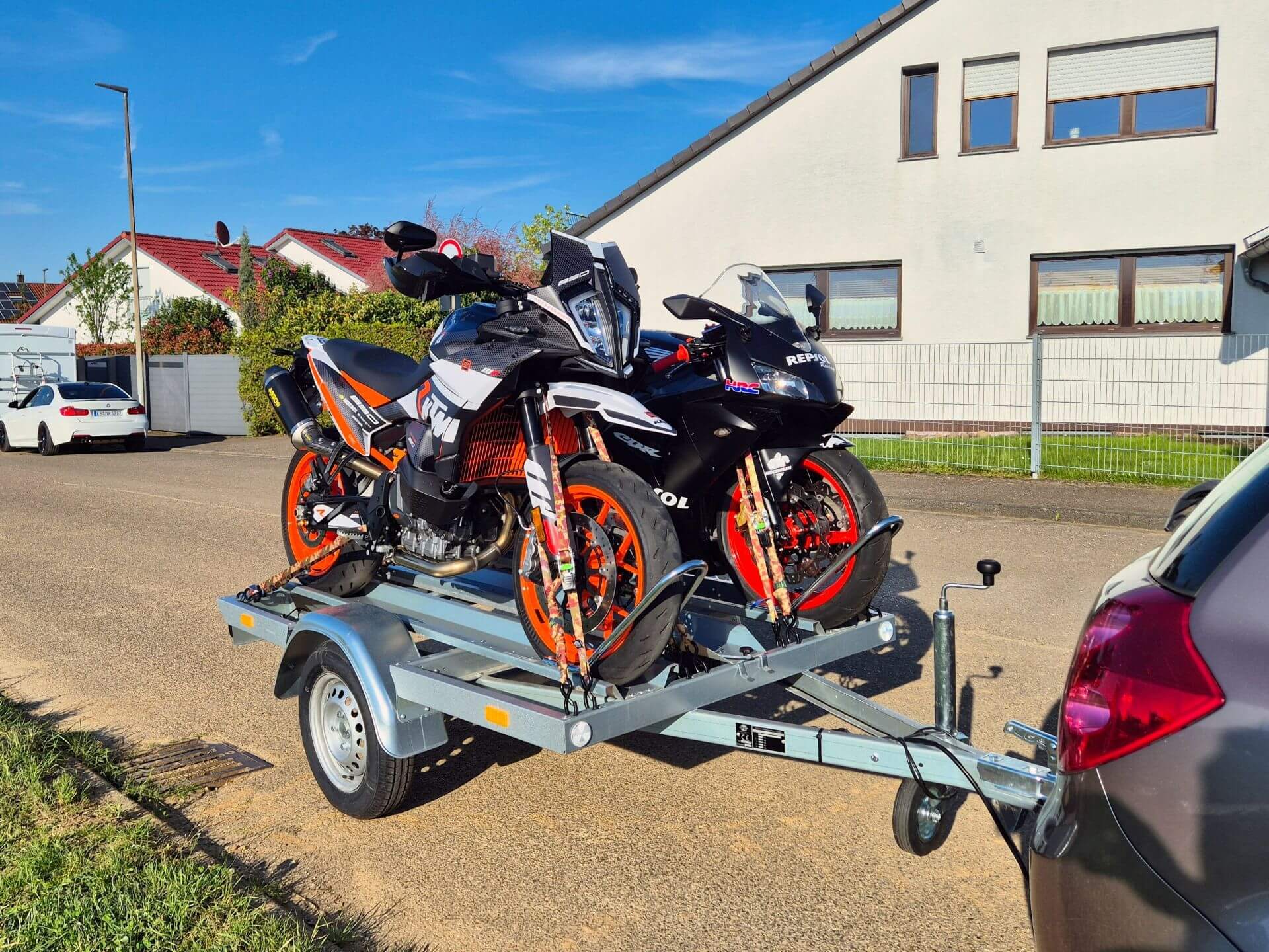 MotoTransport24 - Stema Anhänger beladen